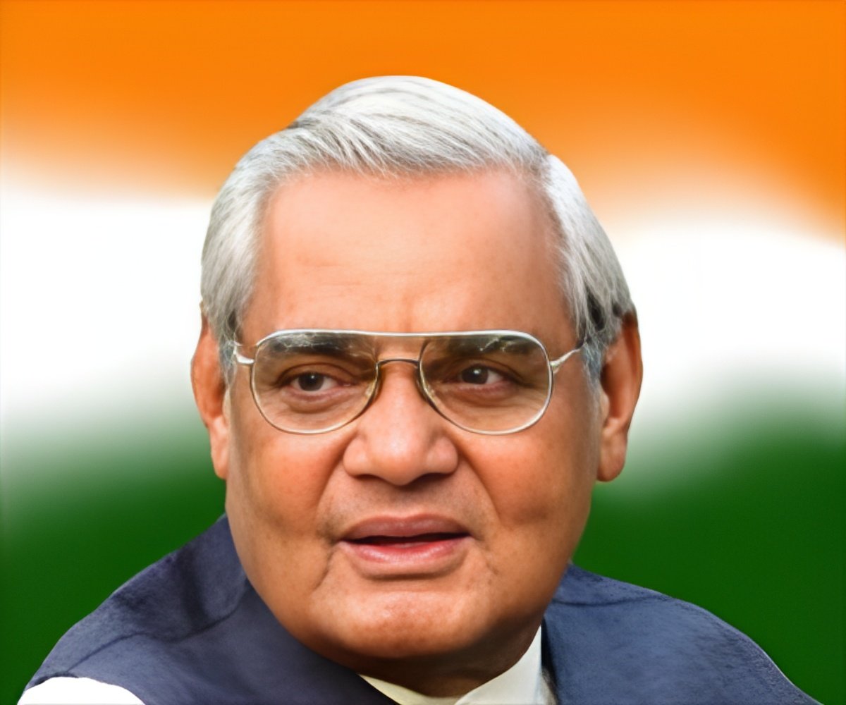 Cute Atal Bihari Vajpayee poses for pictures