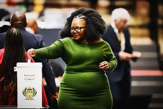 Siviwe Gwarube Biography